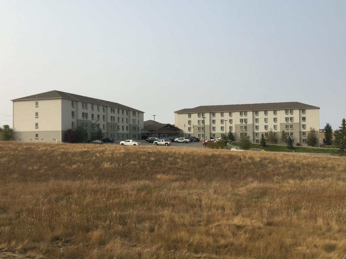Bakken Airport Xwa Hotel & Studios Williston Bagian luar foto