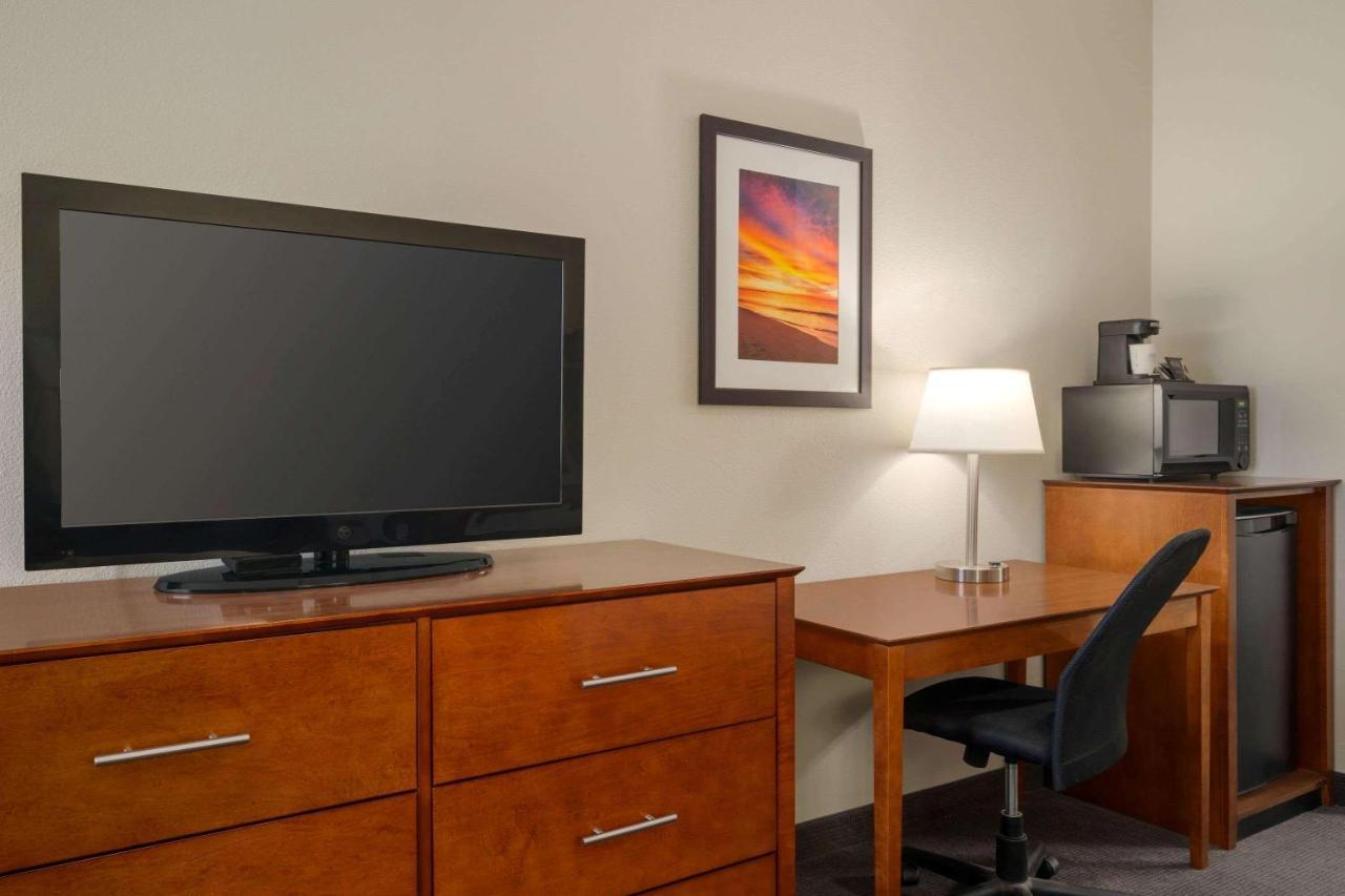 Bakken Airport Xwa Hotel & Studios Williston Bagian luar foto