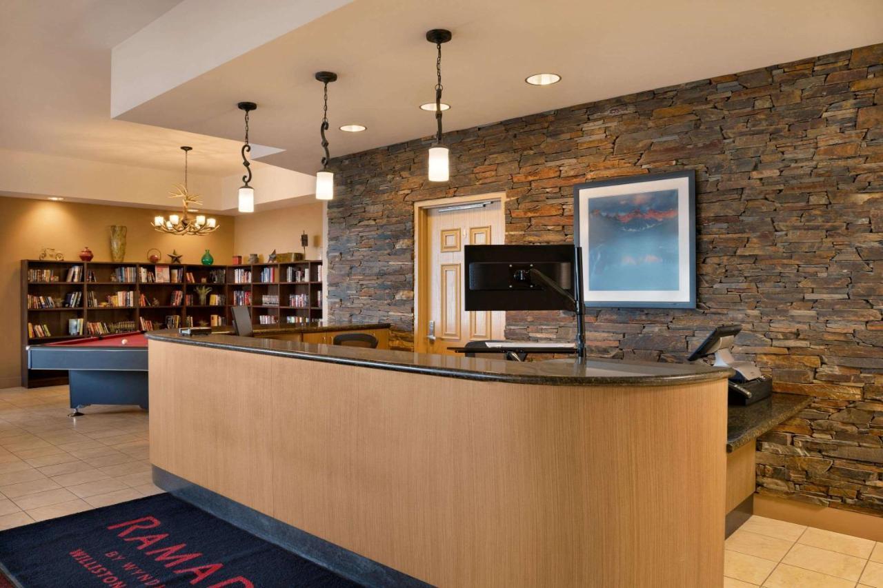 Bakken Airport Xwa Hotel & Studios Williston Bagian luar foto