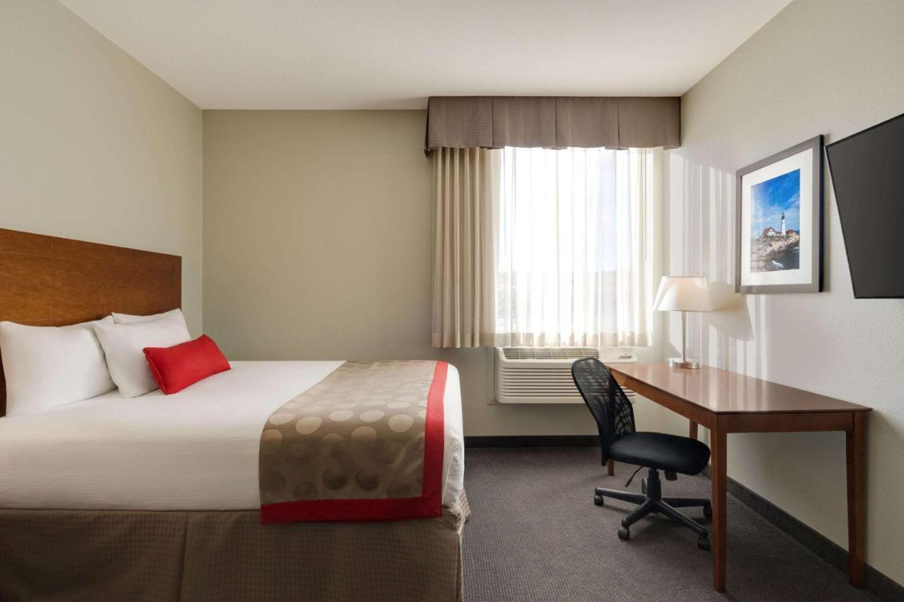 Bakken Airport Xwa Hotel & Studios Williston Bagian luar foto