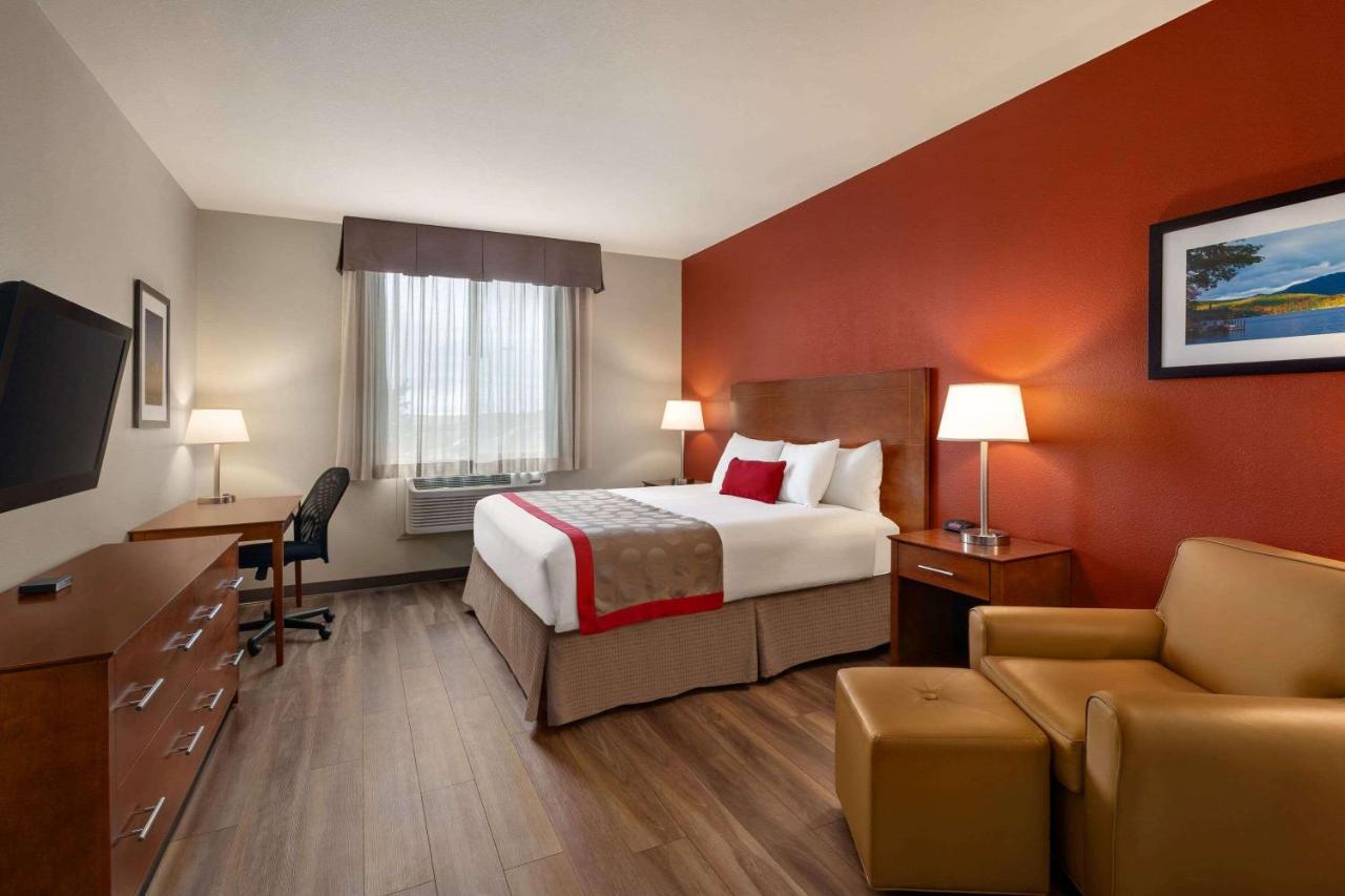 Bakken Airport Xwa Hotel & Studios Williston Bagian luar foto