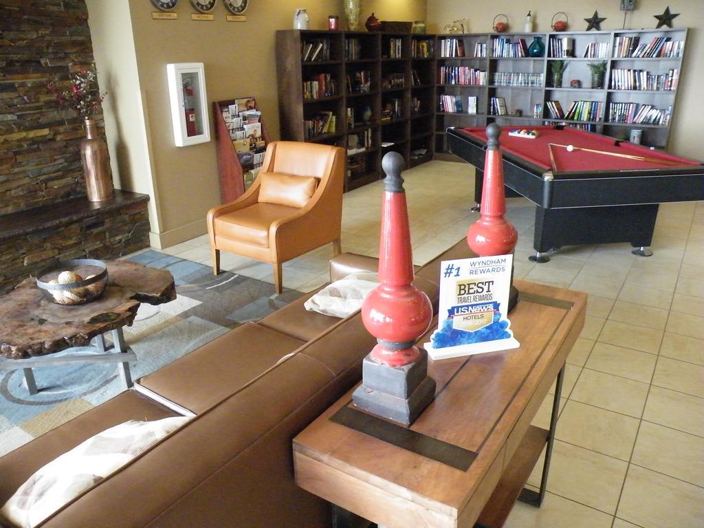 Bakken Airport Xwa Hotel & Studios Williston Bagian luar foto