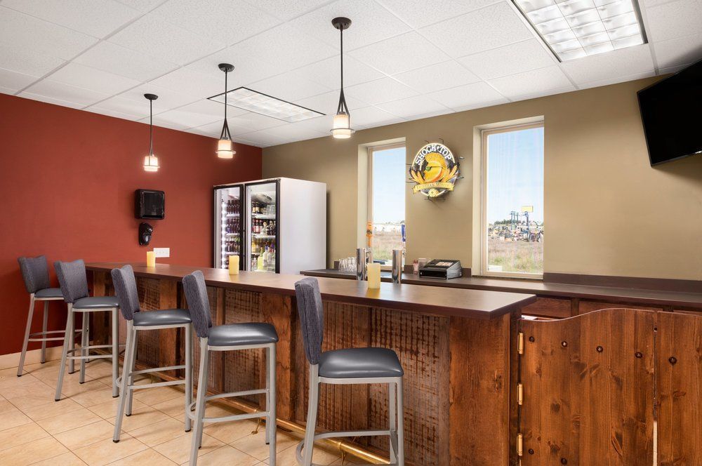 Bakken Airport Xwa Hotel & Studios Williston Bagian luar foto